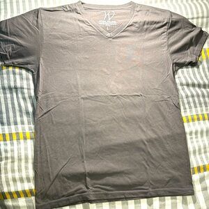Ethan Williams Men's v neck large